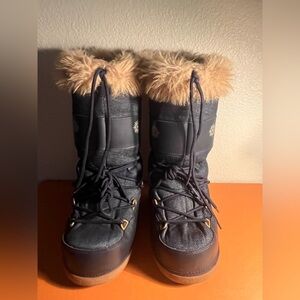 MOONBOOT style boots 💙💙 size 7